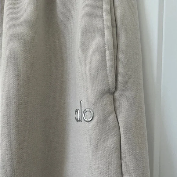 ALO “Bone” Straight Leg Sweatpants for Sale. - Picture 5 of 9